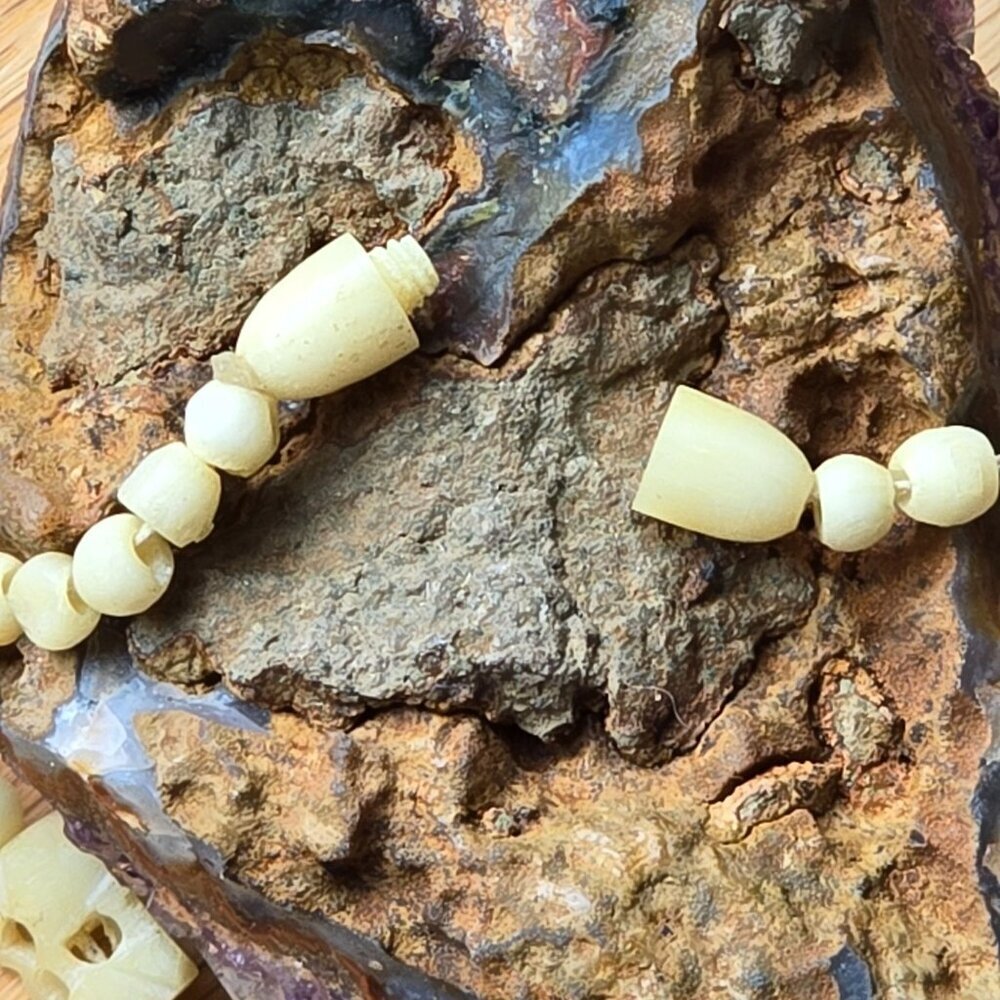 Vtg Hand-Carved Celluloid Elephant Pendant 20" Necklace Barrel Clasp 40s Jewelry - Picture 4 of 10